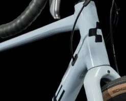 Cube Nuroad - Gravel Bike 2023 | Skygrey´n´black -Lenker Fest Verkaufsgeschäft cube nuroad gravel bike 2023 skygreynblack 61 cm 003 96906 2200x1760 1280x1280